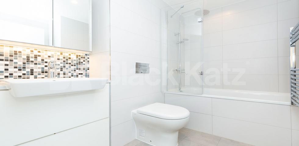 			2 Bedroom, 1 bath, 1 reception Flat			 Hilldrop Road, Tufnell Park